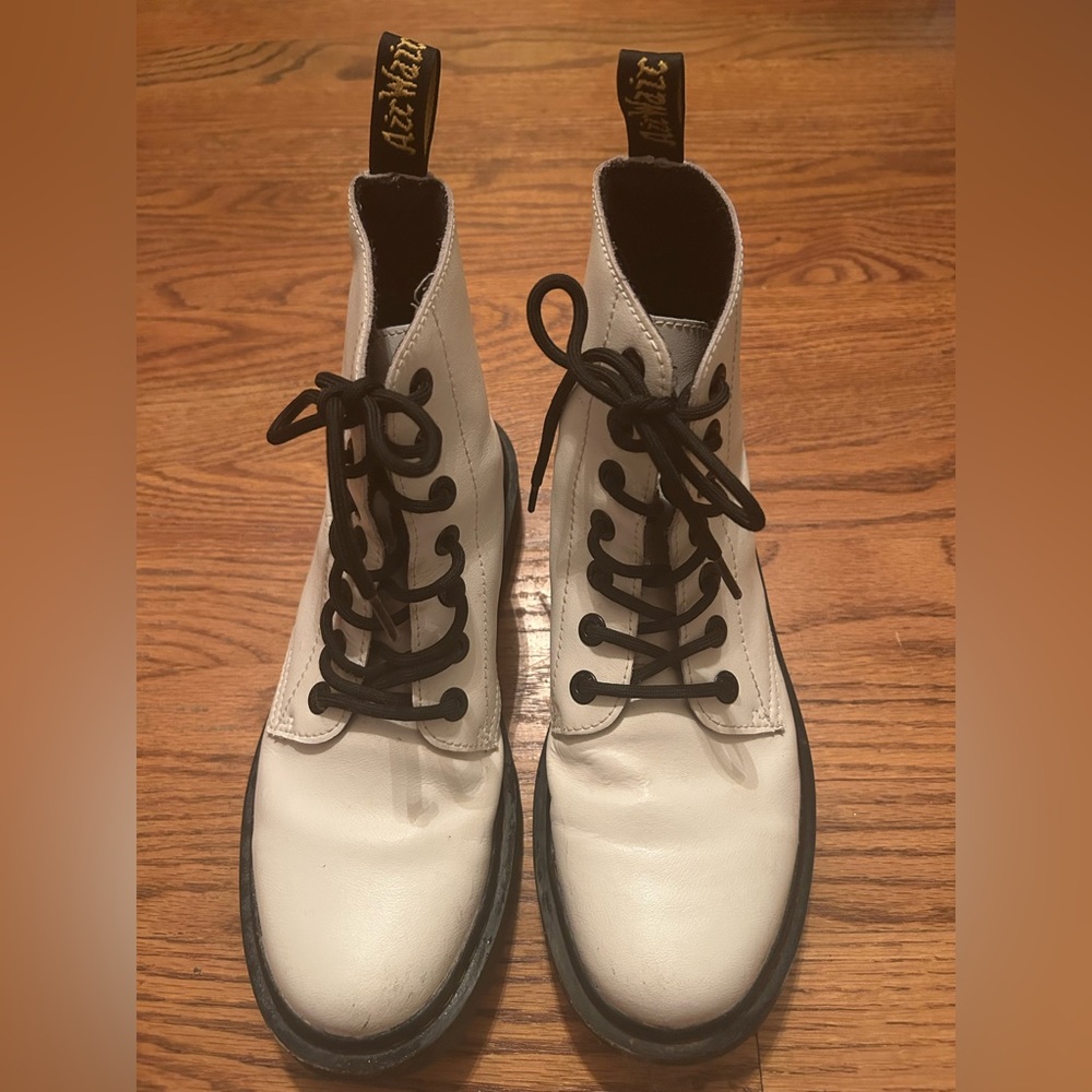 Dr. Martin's Women's Sz 8 Punk Grunge White Luana Lace Up Boots W/ Black Accents